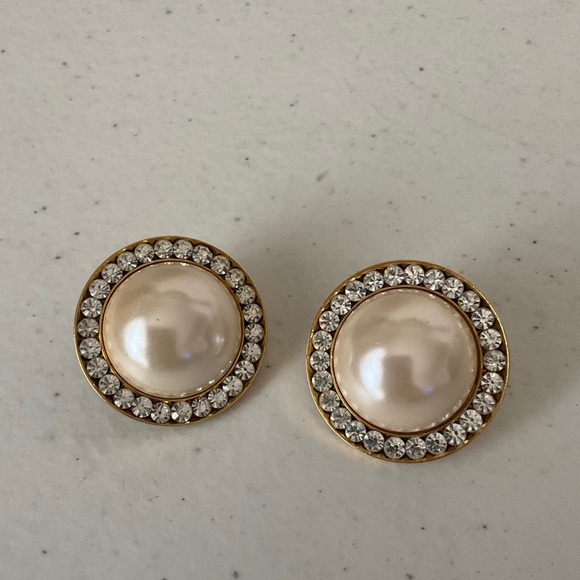 Jewelry - Elegant Gold and Cream Pearl/Rhinestone Stud Earrings